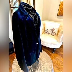 Tahari Velvet Blue blazer w/sparkly button. Perfect for the Holiday’s! IEC